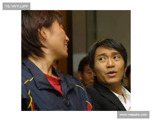 周星驰片场亲授少林射门技巧 女足剧组探班幕后曝光 周星驰片场亲授少林射门技巧 女足剧组探班幕后曝光